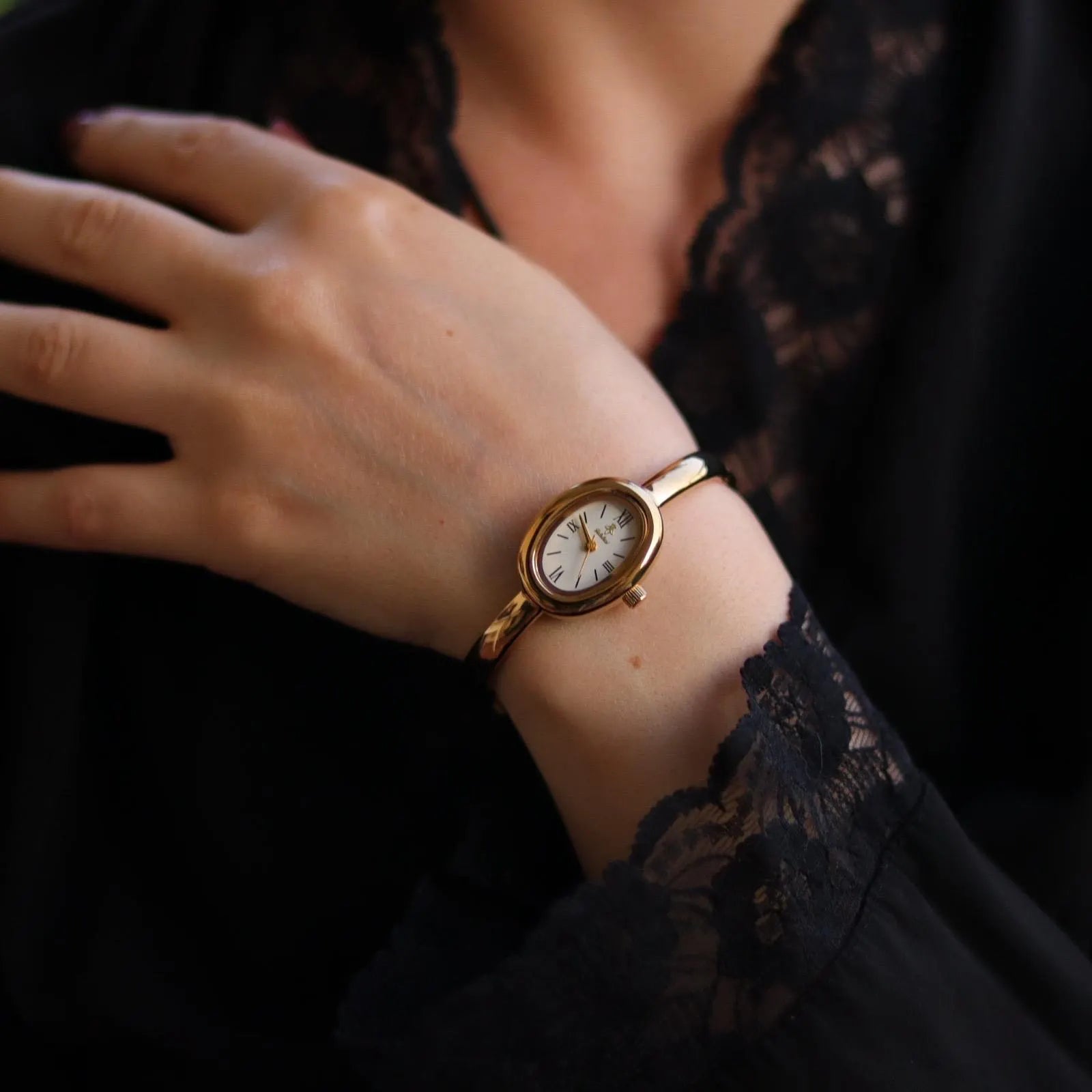 Gold Women’S Watch – Elegant & Unique