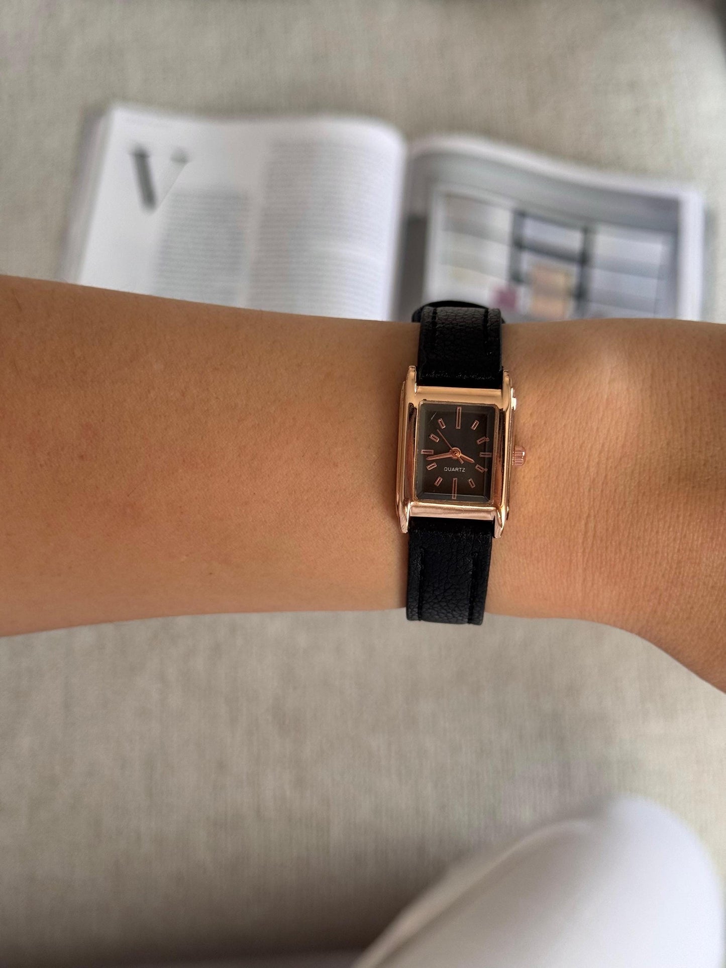 Elegant Rectangle Women'S Watch – Gold Tone Case, Faux Leather Strap, Minimal Classic Design, Ideal Gift Accessory, Anniversay Gift