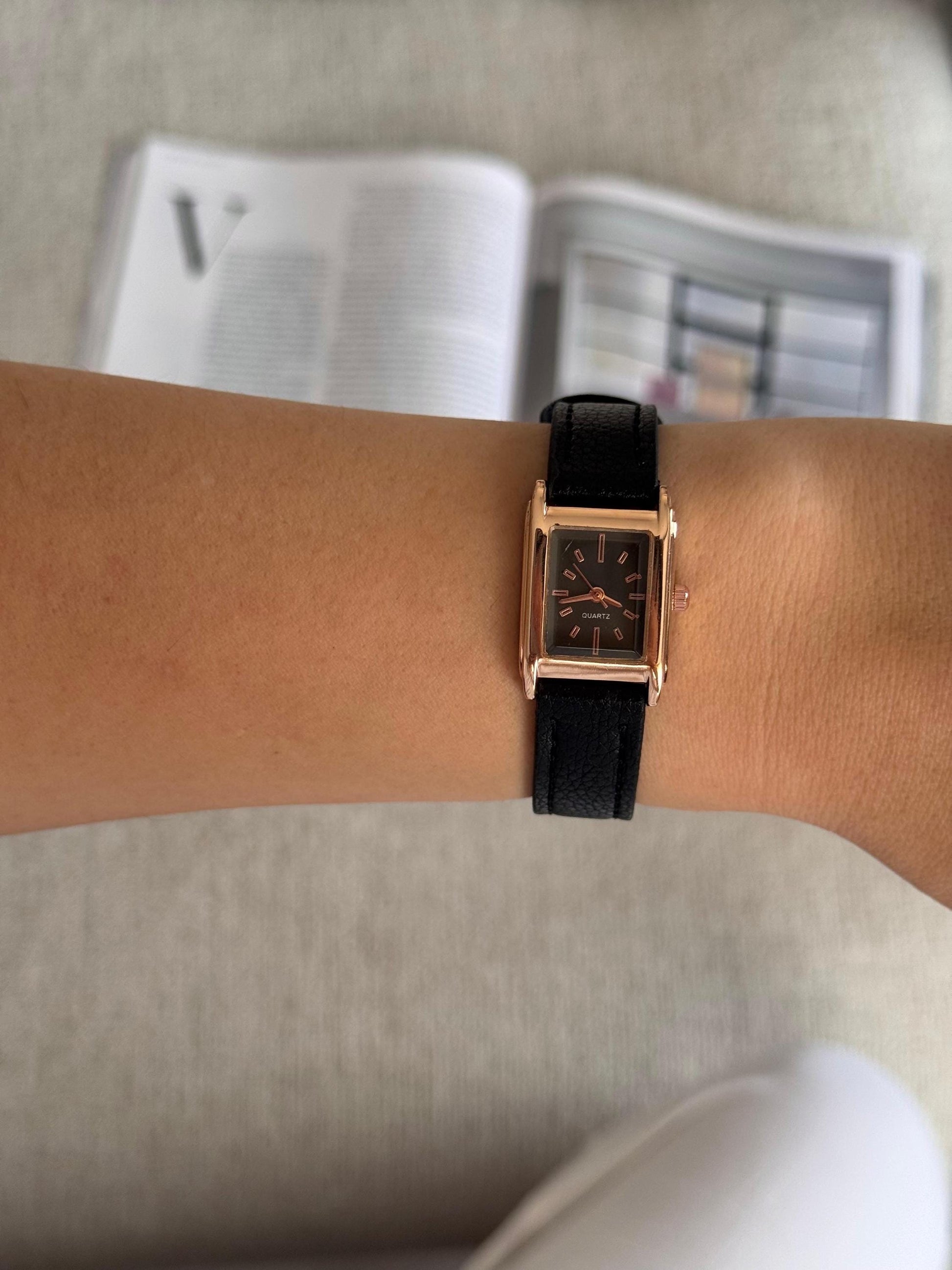 Elegant Rectangle Women'S Watch – Gold Tone Case, Faux Leather Strap, Minimal Classic Design, Ideal Gift Accessory, Anniversay Gift